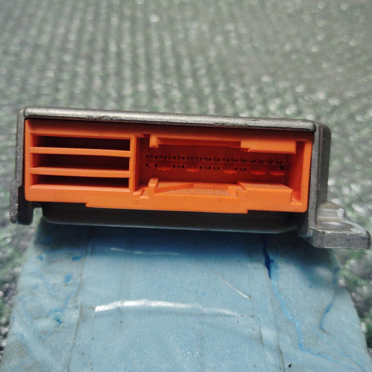 メルセデス・ベンツ　エアバックセンサー/SRSモジュールコンピューター　001 820 10 26_画像7