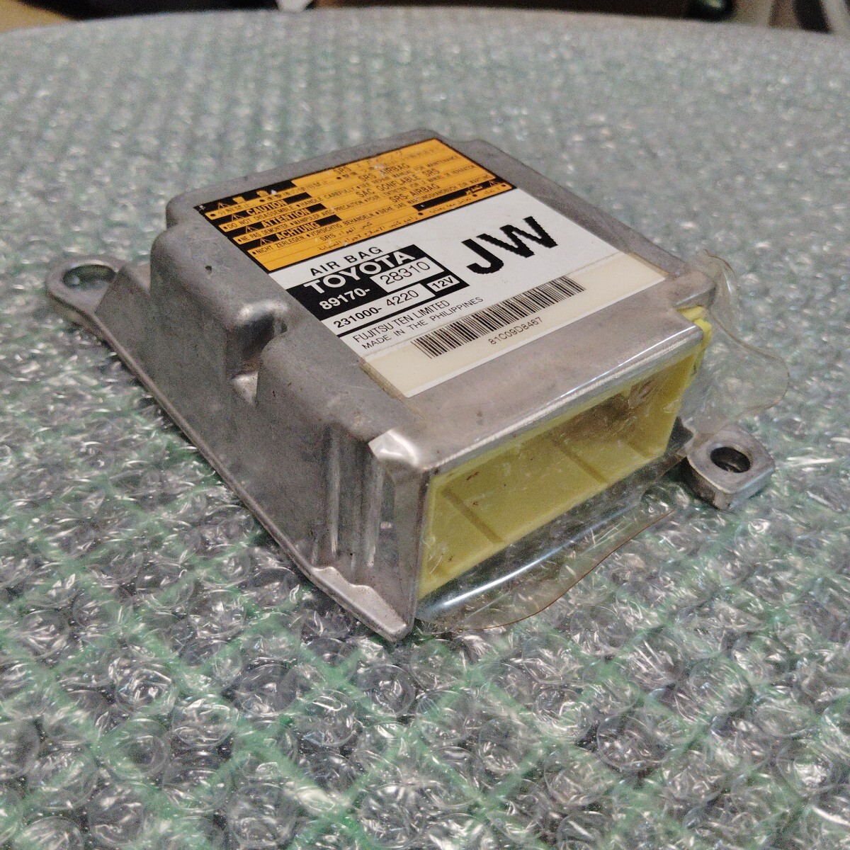 トヨタヴォクシーZRR70/75G エアバックセンサー/SRSモジュールコンピューター　89170-28310_画像2