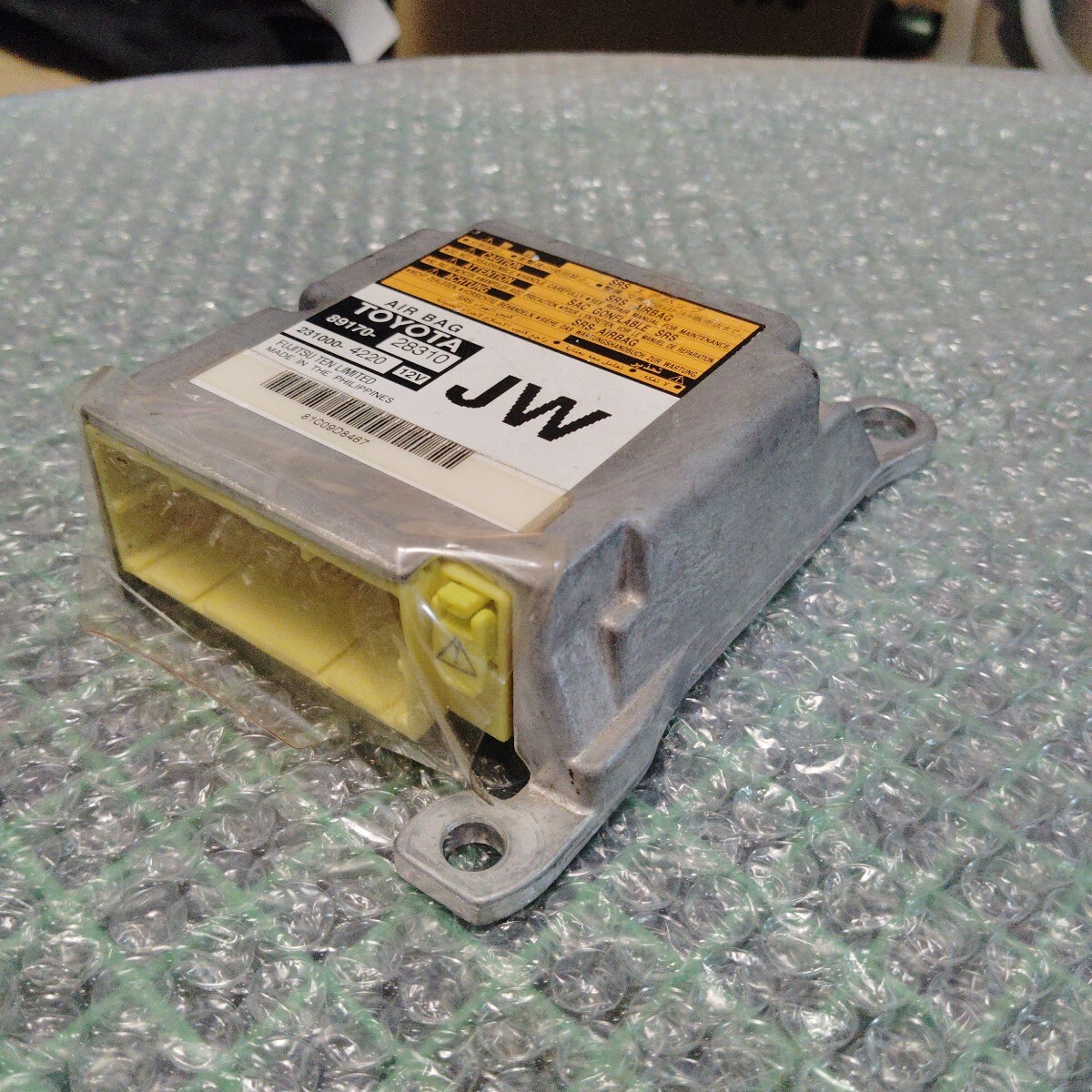 トヨタヴォクシーZRR70/75G エアバックセンサー/SRSモジュールコンピューター　89170-28310_画像3