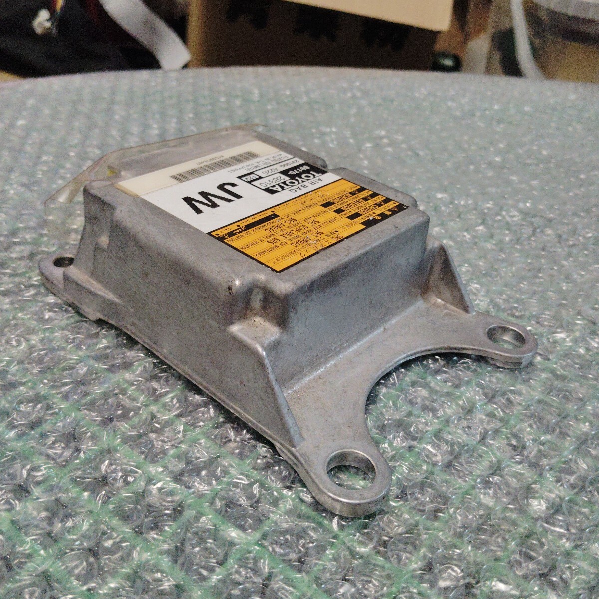 トヨタヴォクシーZRR70/75G エアバックセンサー/SRSモジュールコンピューター　89170-28310_画像4