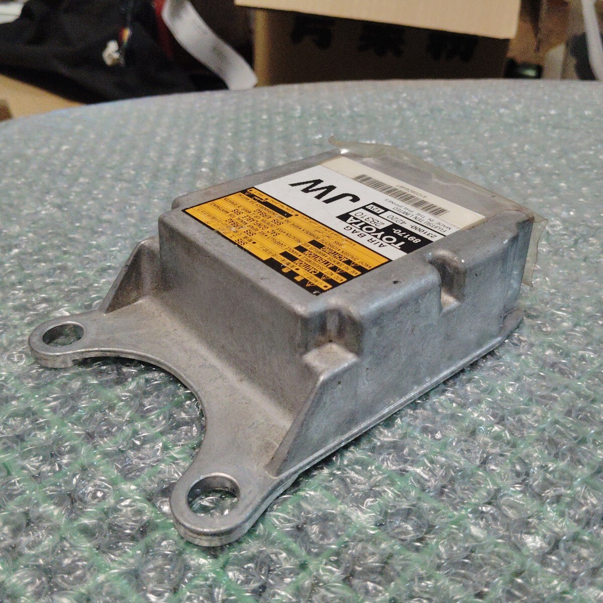 トヨタヴォクシーZRR70/75G エアバックセンサー/SRSモジュールコンピューター　89170-28310_画像5