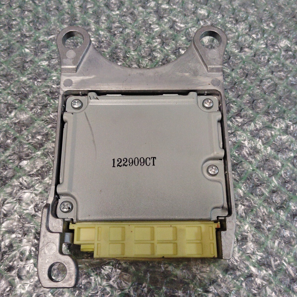 トヨタヴォクシーZRR70/75G エアバックセンサー/SRSモジュールコンピューター　89170-28310_画像6