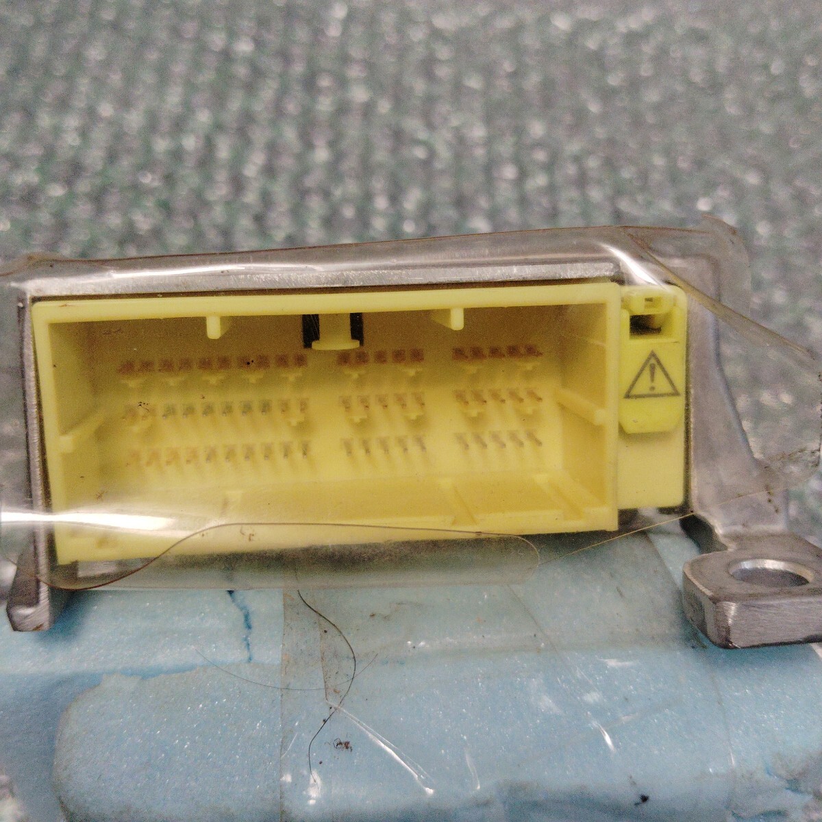 トヨタヴォクシーZRR70/75G エアバックセンサー/SRSモジュールコンピューター　89170-28310_画像7