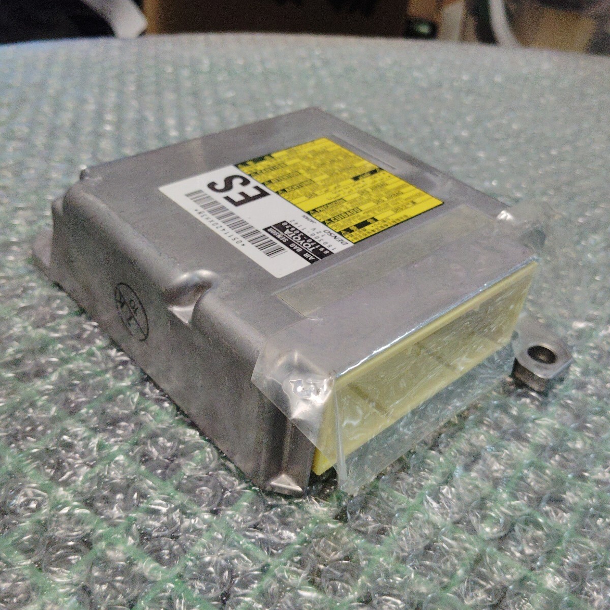 トヨタクラウン DBA-GR200 エアバックセンサー/SRSモジュールコンピューター　89170-30670_画像4