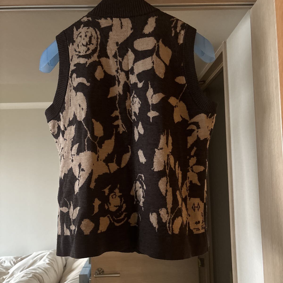 レディース・ ノースリーブ ベスト バラ柄_画像2