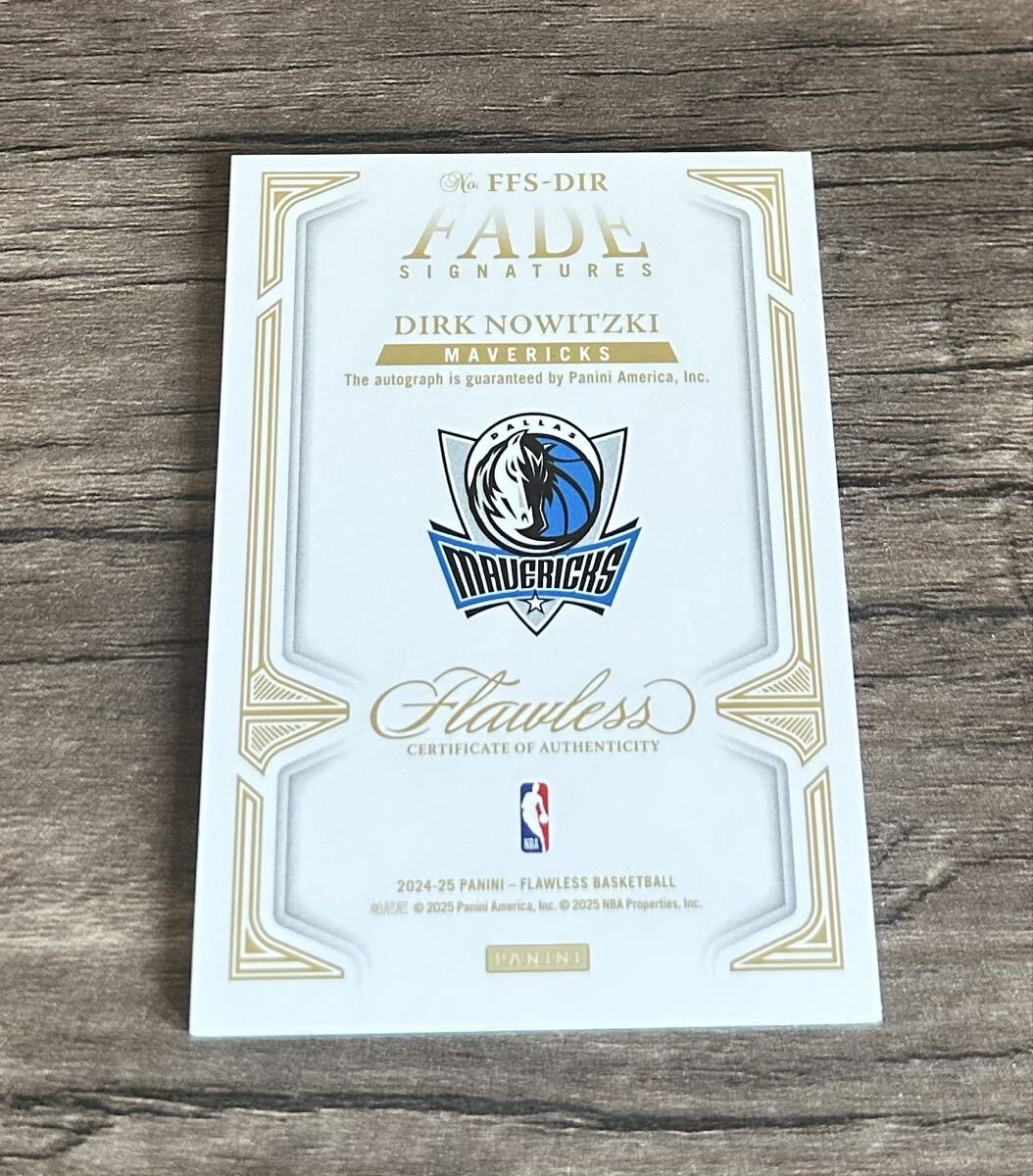 25枚限定 DIRK NOWITZKI 2024-25 PANINI - FLAWLESS BASKETBALL NBA 直書き 直筆サイン Auto FADE MAVERICKS ノビツキー_画像2