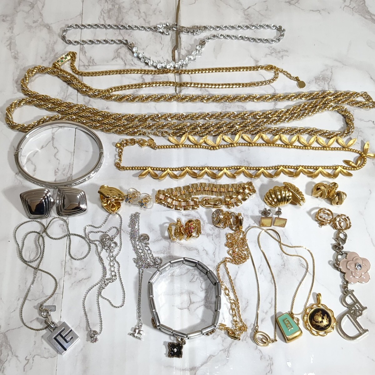 GIVENCHY ジバンシー ニナリッチ MONET モネ バルマン クレージュ エテ 等 ブランド ネックレス ブレスレット アクセサリー イヤリング1円_画像1