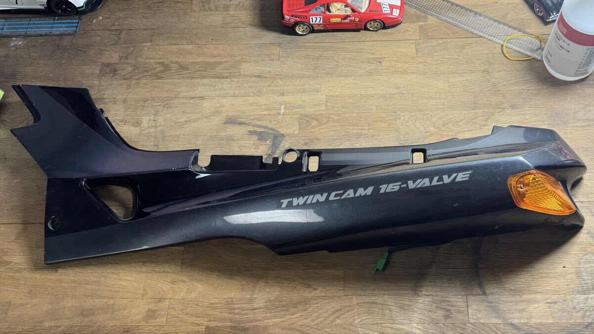 カワサキ　ZZR400 左右テールカウル　ウィンカー付き　球付き　お得セット_画像1