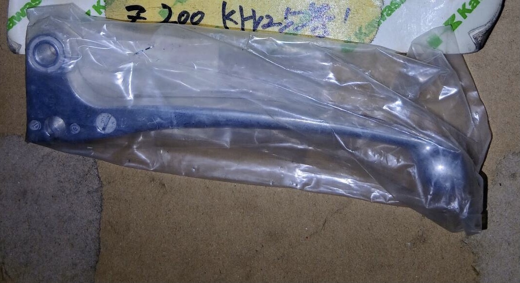 Z200.KH125等　カワサキ純正　右レバー　ブレーキレバー　46058-019 販売終了品　旧車、絶版車_画像1