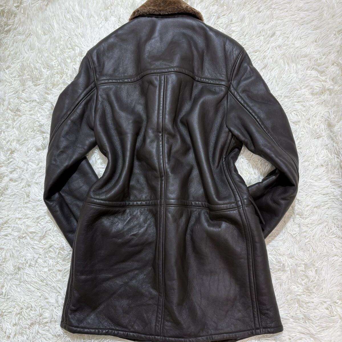 定価100万相当!!!ヒューゴボス【二度と出会えない逸材】 HUGO BOSS リアルムートンコート 50 XL相当 羊革 ラムレザー ロング丈◎ 極暖 秋冬_画像5