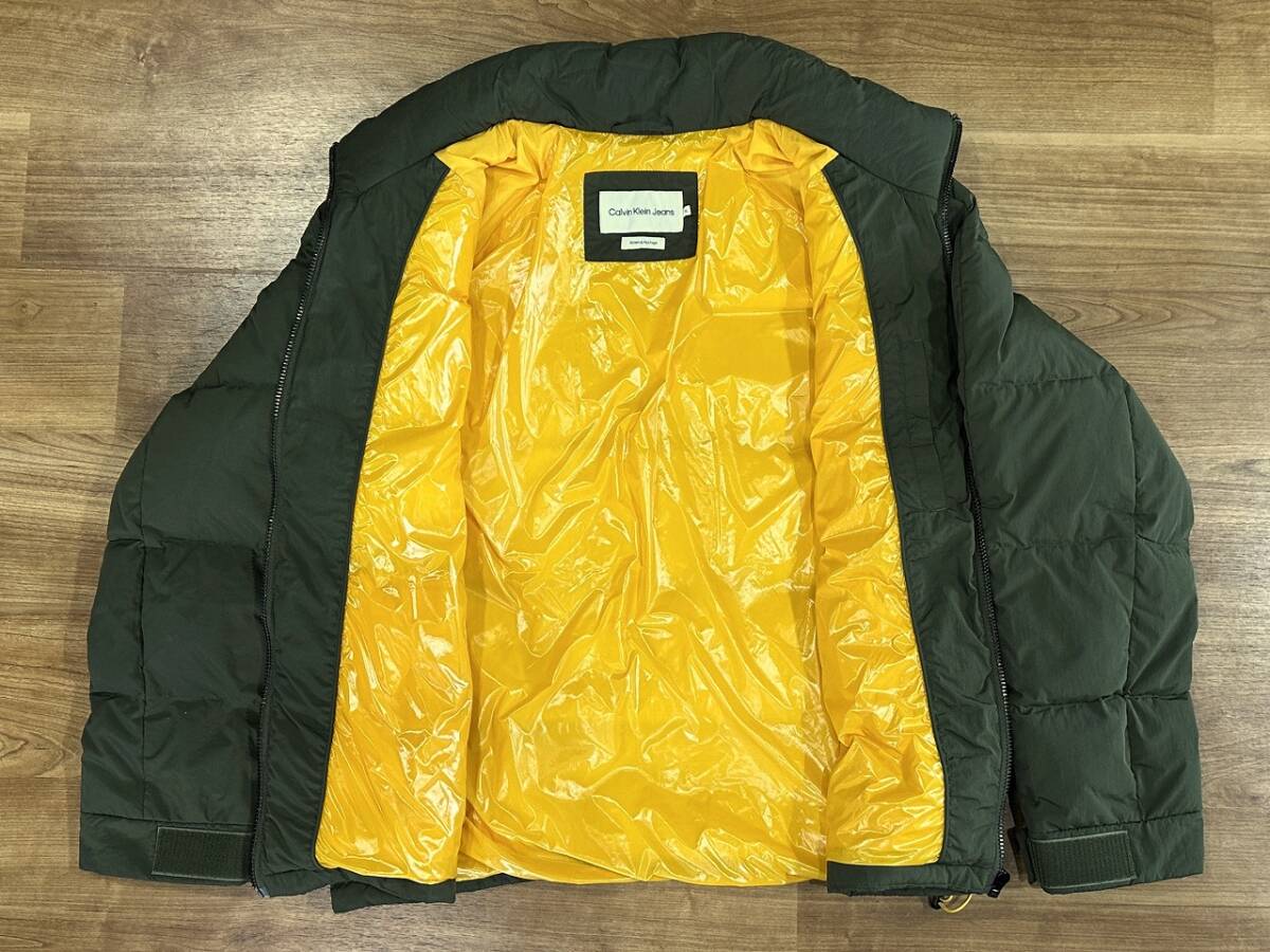 美品 カルバンクラインジーンズ ダウンジャケット XL メンズ グリーン ナイロン ロゴプリント J322258_画像3