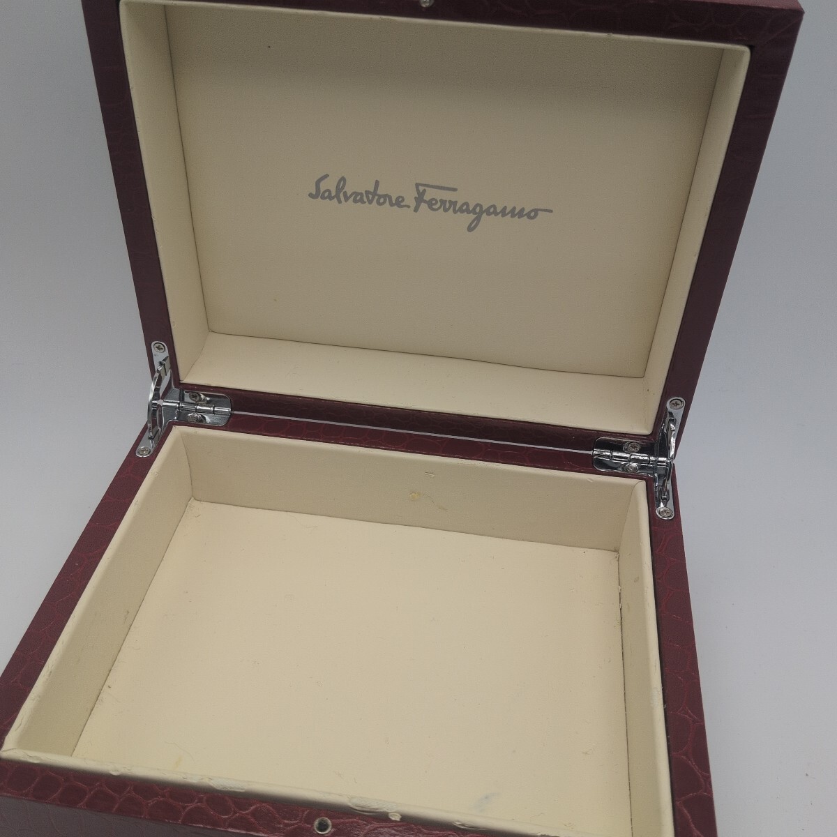 Salvatore Ferragamo Ferragamo наручные часы кварц новый товар батарейка заменен ракушка циферблат diamond 