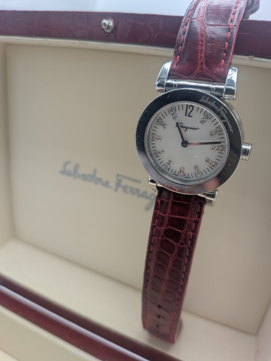 Salvatore Ferragamo Ferragamo наручные часы кварц новый товар батарейка заменен ракушка циферблат diamond Salvatore Ferragamo Ferragamo наручные часы кварц новый товар батарейка заменен ракушка циферблат diamond