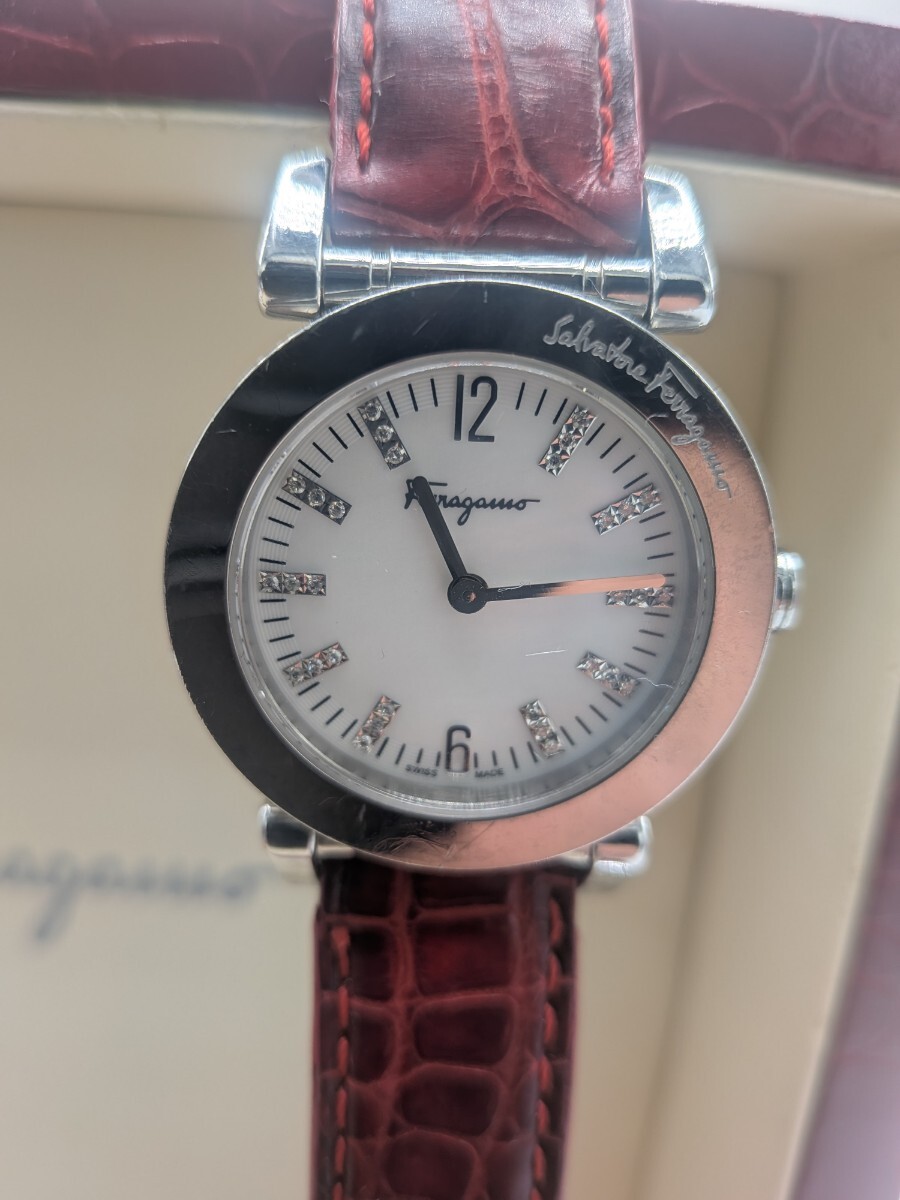 Salvatore Ferragamo Ferragamo наручные часы кварц новый товар батарейка заменен ракушка циферблат diamond