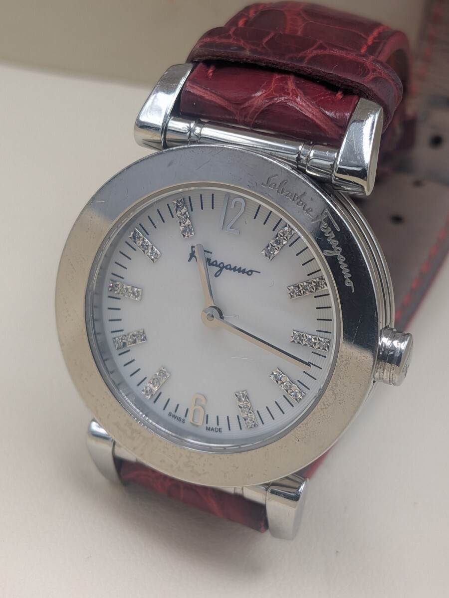 Salvatore Ferragamo Ferragamo наручные часы кварц новый товар батарейка заменен ракушка циферблат diamond