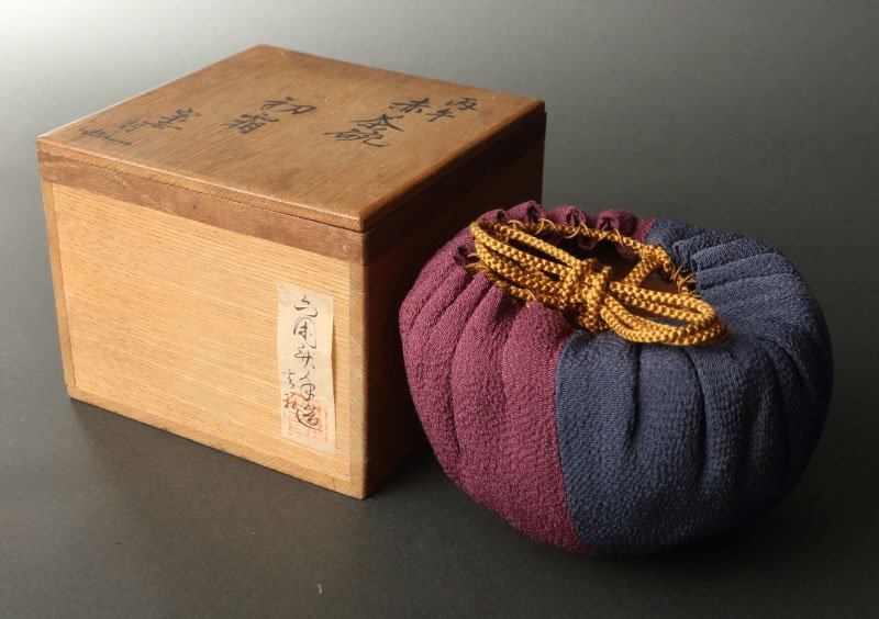 委託HK◇六閑斎 手造赤茶碗 銘「初霜」 ※仕覆添え（楽茶碗 赤楽 京焼 楽焼 茶道具 陶磁器 陶芸 裏千家 家元 今日庵 手造 炉 冬 11月 濃茶_画像9