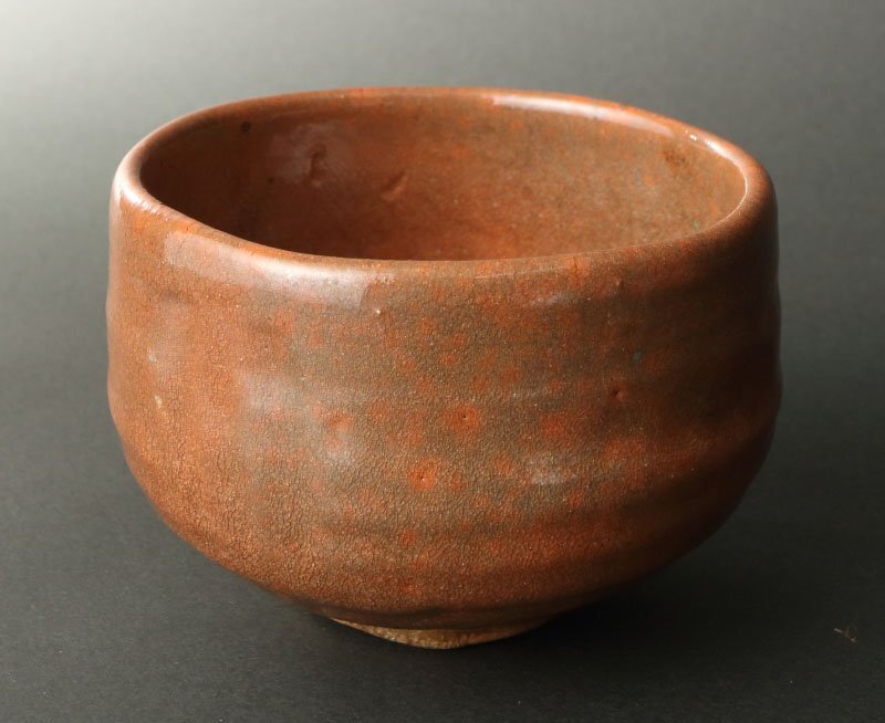 委託HK◇六閑斎 手造赤茶碗 銘「初霜」 ※仕覆添え（楽茶碗 赤楽 京焼 楽焼 茶道具 陶磁器 陶芸 裏千家 家元 今日庵 手造 炉 冬 11月 濃茶_画像3
