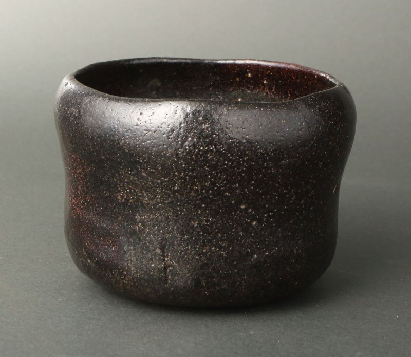 委託HK◇樂一入 黒茶碗 了々斎書付 「満月」（黒楽茶碗 筒茶碗 京焼 楽焼 茶道具 陶磁器 陶芸 炉 濃茶 千家十職 表千家 朱釉 茶事 茶席）_画像2