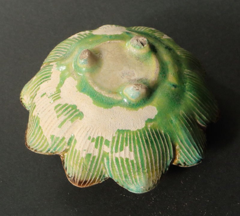 委託HK◇時代 緑釉蓮形三足香炉（茶道具 陶磁器 陶芸 古物 骨董 古美術 古道具 仏具 聞香 空薫 お香 香道具 中国 朝鮮 李朝 高麗 ）_画像3