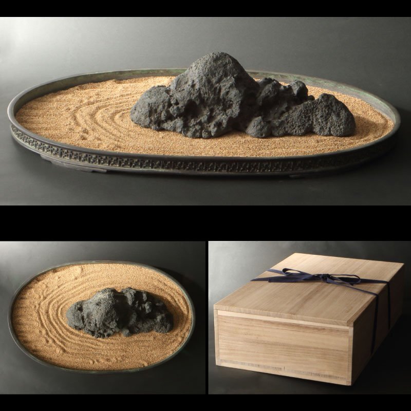 委託HK◇時代 貴船石盆石（青銅水盤付）（茶道具 自然石 天然石 貴船石 鑑賞 瀧石 水石 茶室 茶会 和室 床飾り 置物 オブジェ 縮景）_画像1