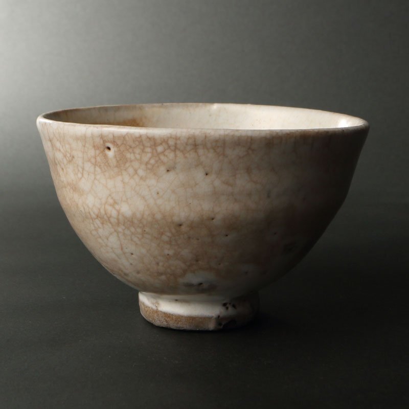 委託HK◇時代 雨漏粉引茶碗 ※仕覆添え（茶道具 陶磁器 陶芸 高麗茶碗 雨漏手 堅手 白 中国 朝鮮 李朝 古物 骨董 古美術 鑑賞 茶事 ）_画像1