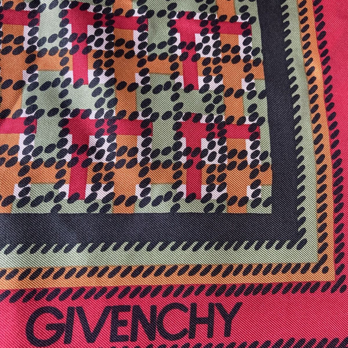 スカーフ　 GIVENCHY 77×79㎝　オリーブ/赤／薄緑　秋冬コーデ　襟元に　古着　即決_画像6