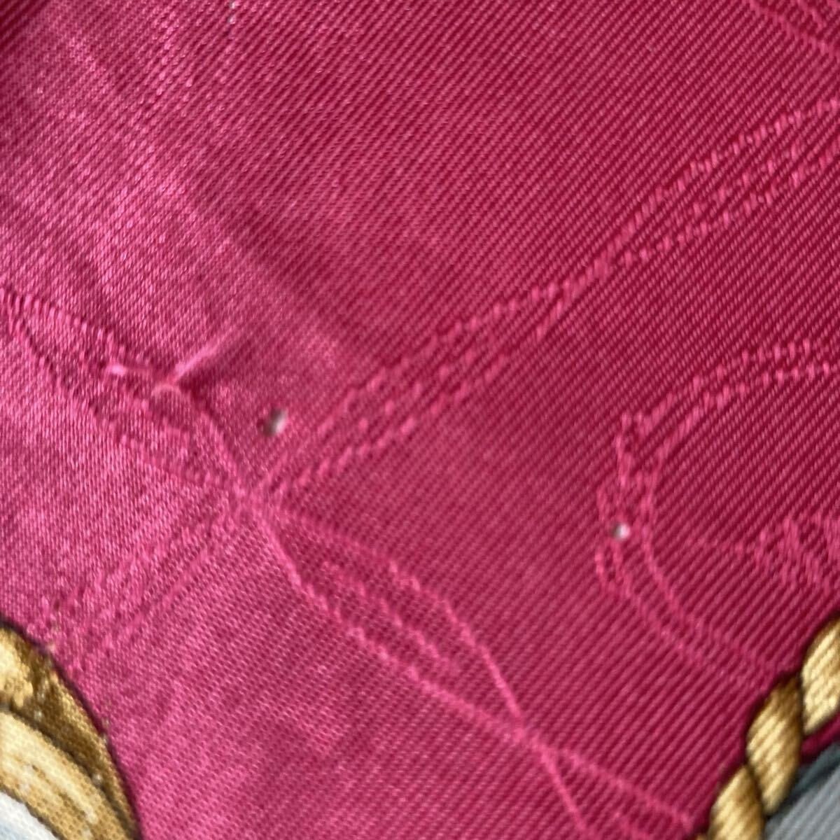 スカーフ TRUSSARDI 大判スカーフ SILK 深みのあるピンク 86×86㎝ 1㍉の穴有り(目立たない程度) バックアクセサリー 即決_画像8