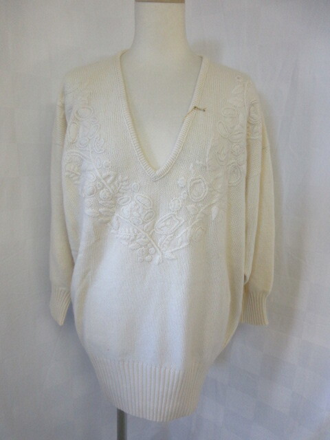 813 新品タグ付き エクセレントカシミヤ 白色 Vネック カシミヤ100% 長袖セーター フリーサイズ_画像1