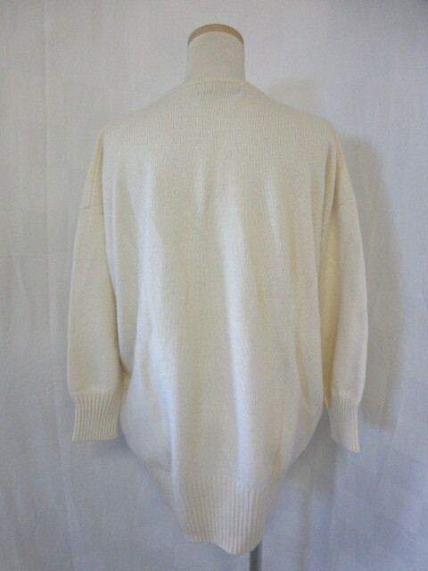 813 新品タグ付き エクセレントカシミヤ 白色 Vネック カシミヤ100% 長袖セーター フリーサイズ_画像3