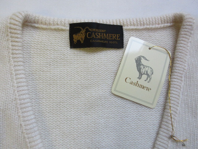 813 新品タグ付き エクセレントカシミヤ 白色 Vネック カシミヤ100% 長袖セーター フリーサイズ_画像4