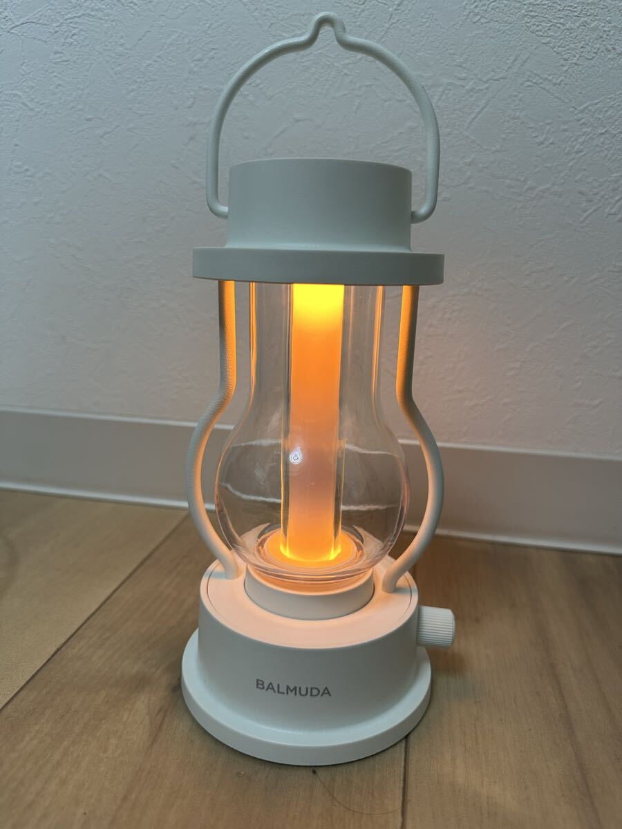 【美品】【送料無料】BALMUDA バルミューダ The Lantern LO2A-WH ホワイト LEDランタン_画像3