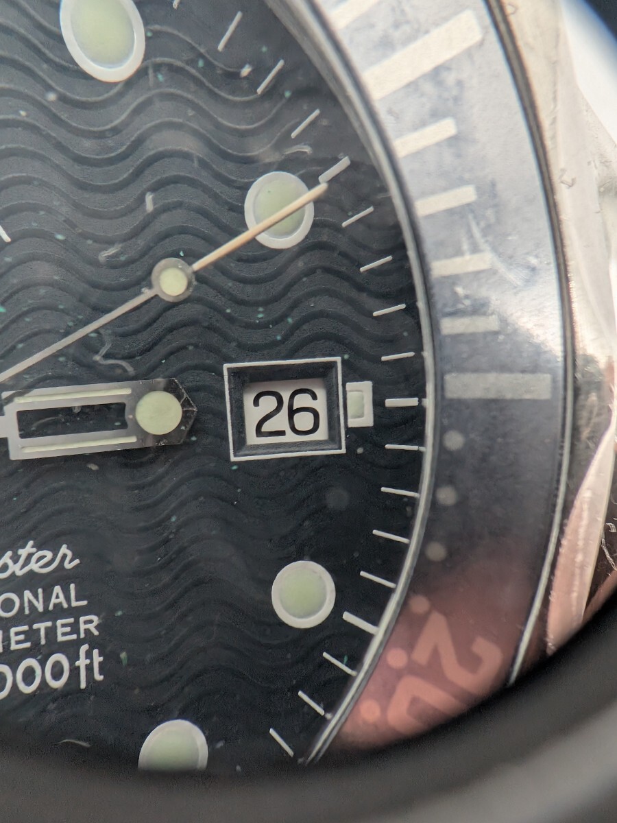 【1円スタート】OMEGA オメガ Seamaster シーマスター 300m/1000ft 自動巻き 退色ベゼル ※稼働 社外箱あり 余りコマあり ベルト留まらない_画像5