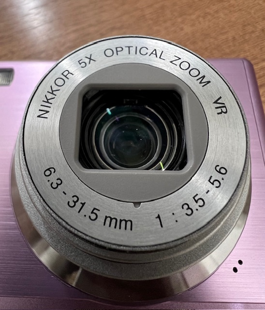 .[12402] Nikon Nikon COOLPIX S560 розовый компактный цифровой фотоаппарат с зарядным устройством .