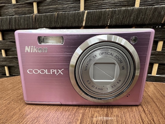 .[12402] Nikon Nikon COOLPIX S560 розовый компактный цифровой фотоаппарат с зарядным устройством .