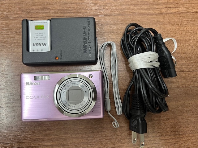 .[12402] Nikon Nikon COOLPIX S560 розовый компактный цифровой фотоаппарат с зарядным устройством .
