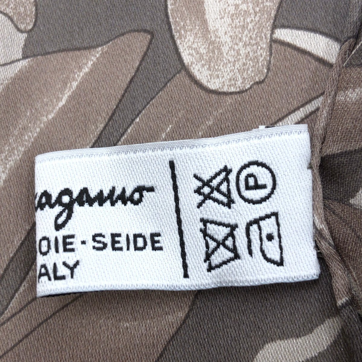  сделано в Италии Salvatore Ferragamo Ferragamo тигр рисунок шелк 100% бирка есть палантин уголь blau общий рисунок шарф Италия производства женский женщина 