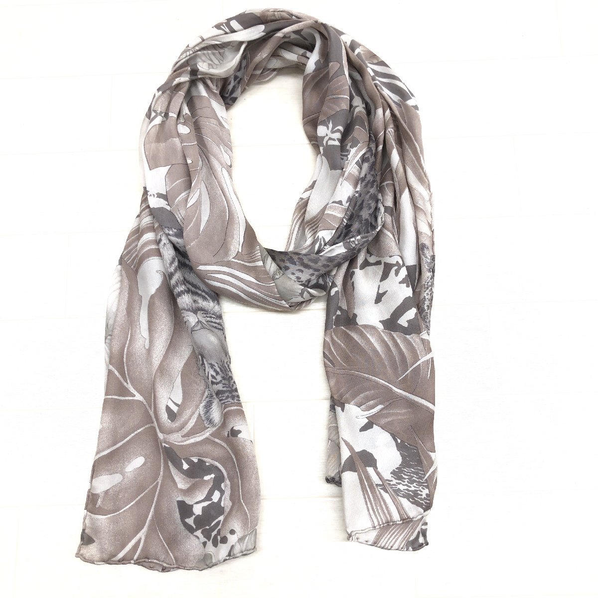  сделано в Италии Salvatore Ferragamo Ferragamo тигр рисунок шелк 100% бирка есть палантин уголь blau общий рисунок шарф Италия производства женский женщина 