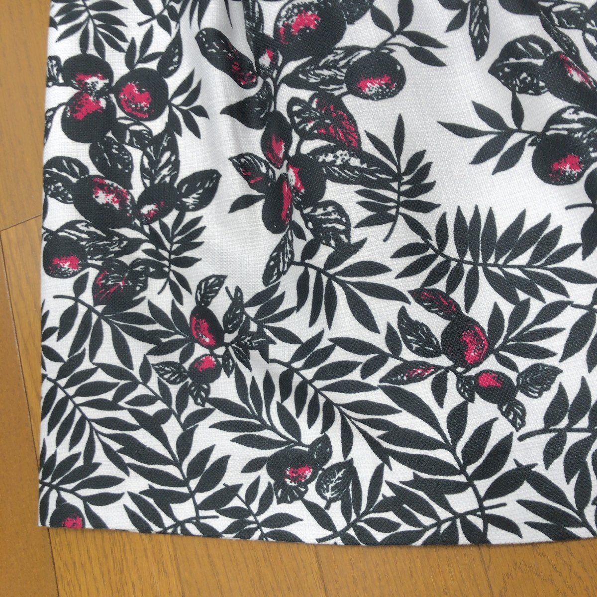 美品 Leilian レリアン ボタニカル タック フレアスカート 11(L) w62 日本製 ミディ丈 総柄 果実 レディース 女性用 婦人_画像6