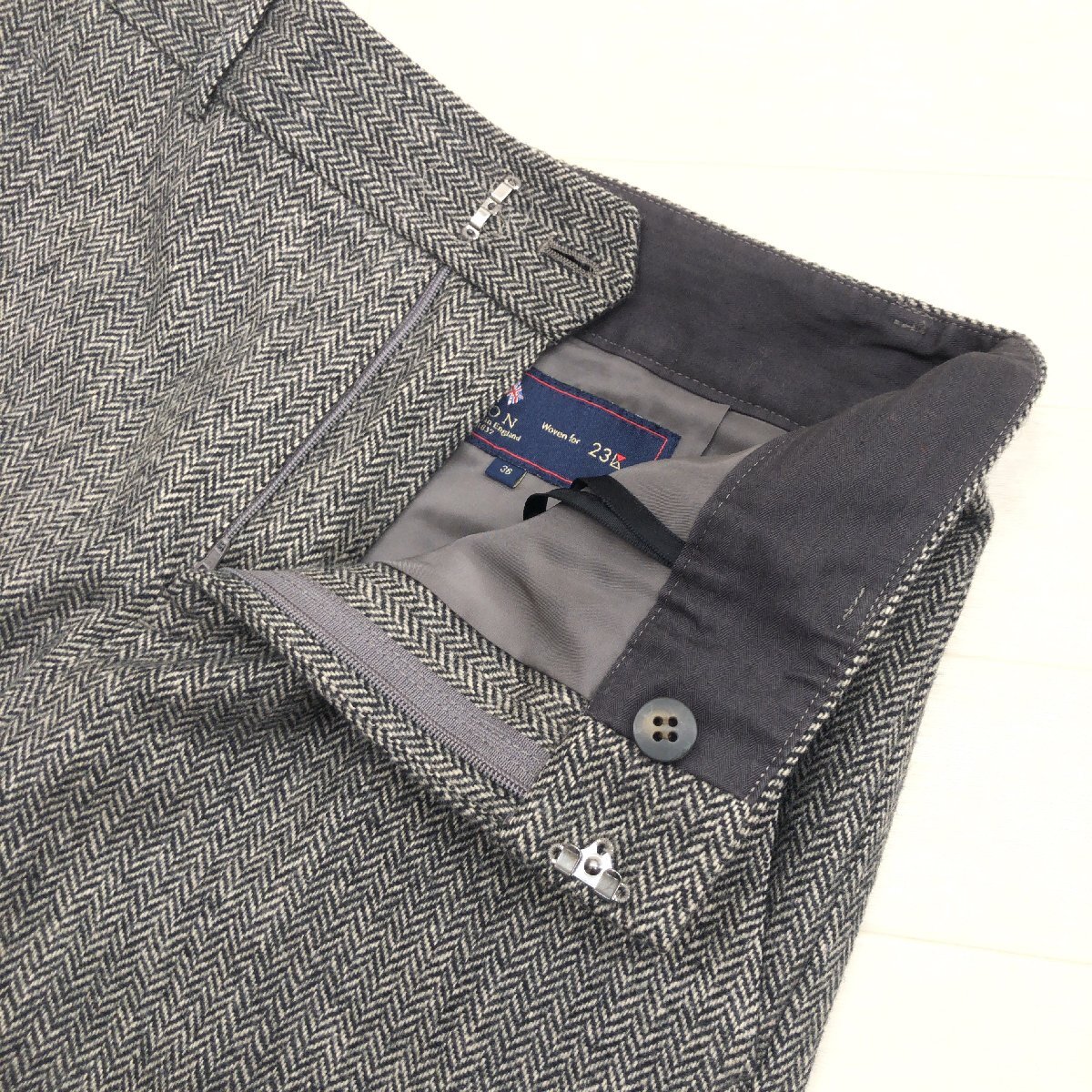 美品 23区 ニジュウサンク MOON社製生地 ウール100% 総柄 スラックス パンツ 36(S) ウールパンツ センタープレス レディース 婦人_画像5