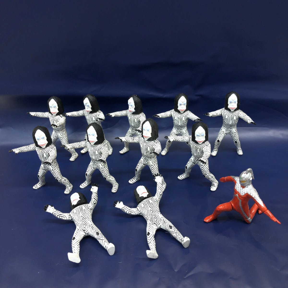 ●円谷プロ カプセルトイ HGウルトラマン23 25 ウルトラセブン ダダ ミニフィギュア 12体セット 大量 まとめ売り ソフビ 念力ポーズ レトロ_画像1