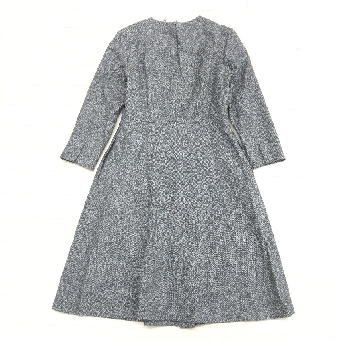 23区 ニジュウサンク MOON社製生地 ウール100% タック フレア ドレス ワンピース 36(S) グレー系 ミディ丈 長袖 レディース 女性用_画像2