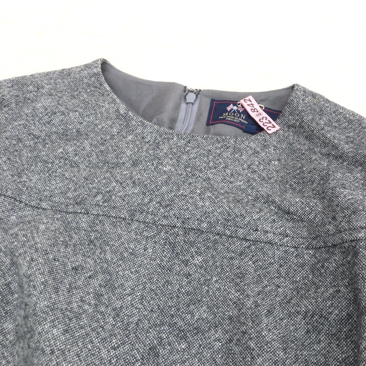 23区 ニジュウサンク MOON社製生地 ウール100% タック フレア ドレス ワンピース 36(S) グレー系 ミディ丈 長袖 レディース 女性用_画像4