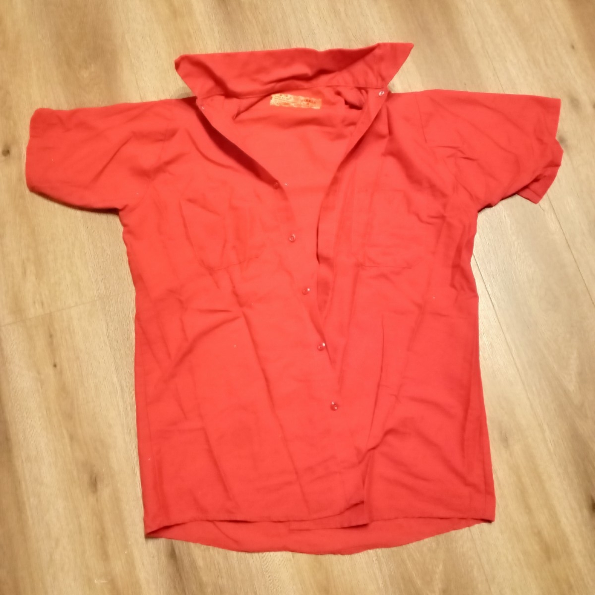 ■■送料無料■■REDKAP製 ビンテージ 半袖 ワークシャツ 赤 レッド vintage 丈夫 古着 Мサイズ 難アリ_画像3