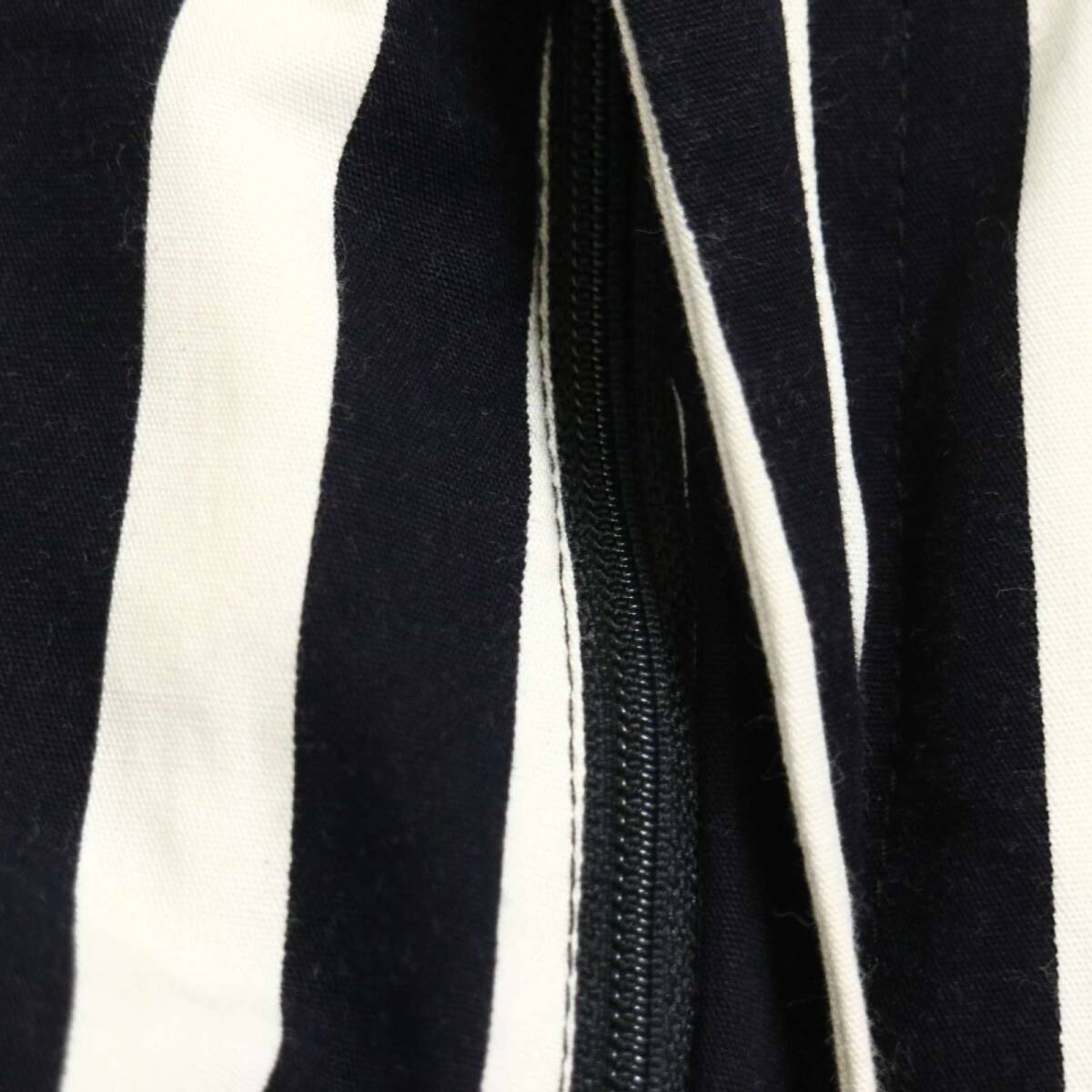 Cheap and Chic by MOSCHINO モスキーノ 通年★ ストライプ モノトーン テーパード スラックス パンツ Sz.50 メンズ 黒_画像4