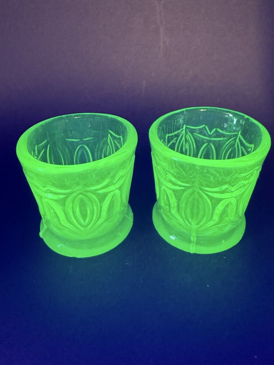 ウランガラス　小さく肉厚なコップ_画像7