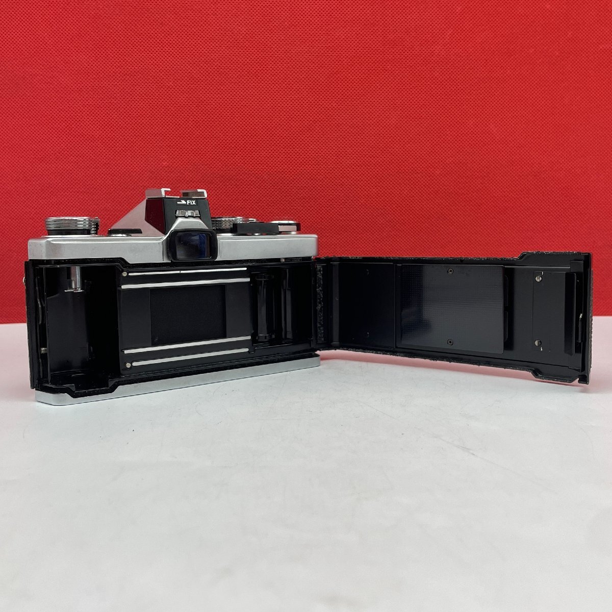 ◎19 OLYMPUS OM-1 シルバー フィルム一眼レフカメラ ボディ 動作品 1円スタート オリンパス_画像7