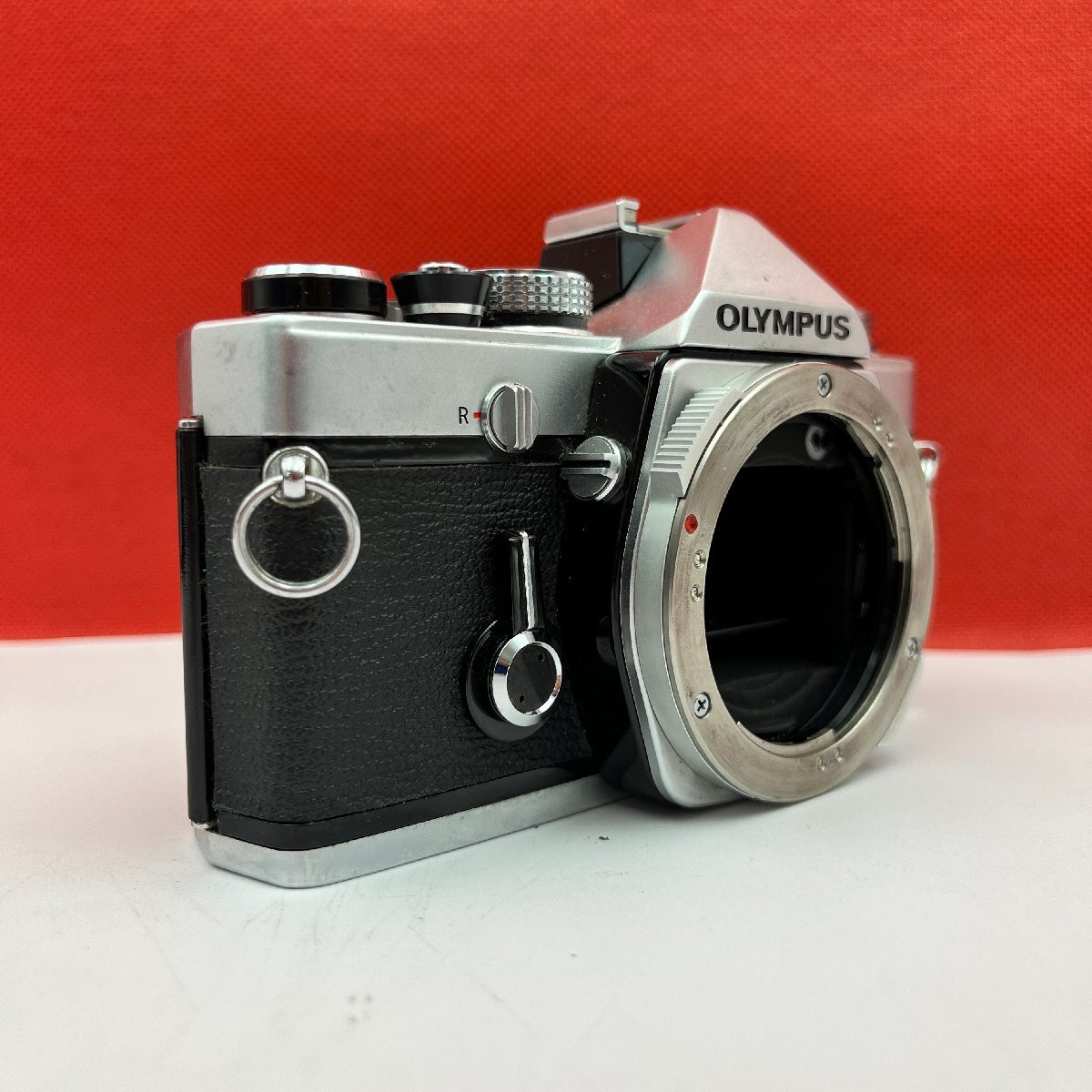 #31 OLYMPUS OM-1 フィルム一眼レフカメラ ボディ 動作品 1円スタート オリンパス_画像2