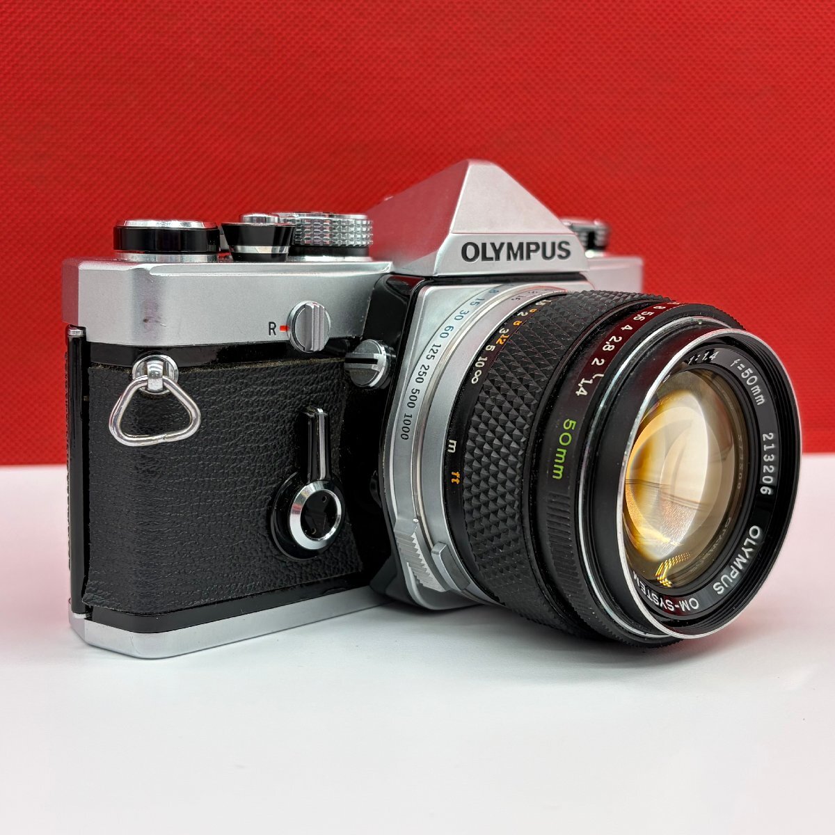 R204 OLYMPUS OM-1 シルバー OM-SYSTEM G.ZUIKO AUTO-S F1.4 50mm フィルム一眼レフカメラ 現状品 1円スタート オリンパス_画像2