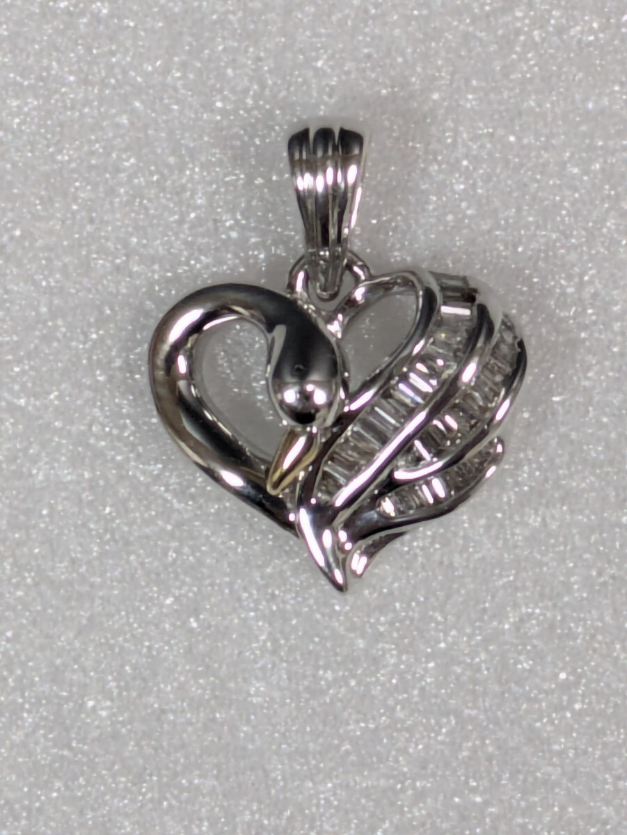 K18WG/D0.11ct スワン(白鳥)モチーフ ペンダントトップ_画像2