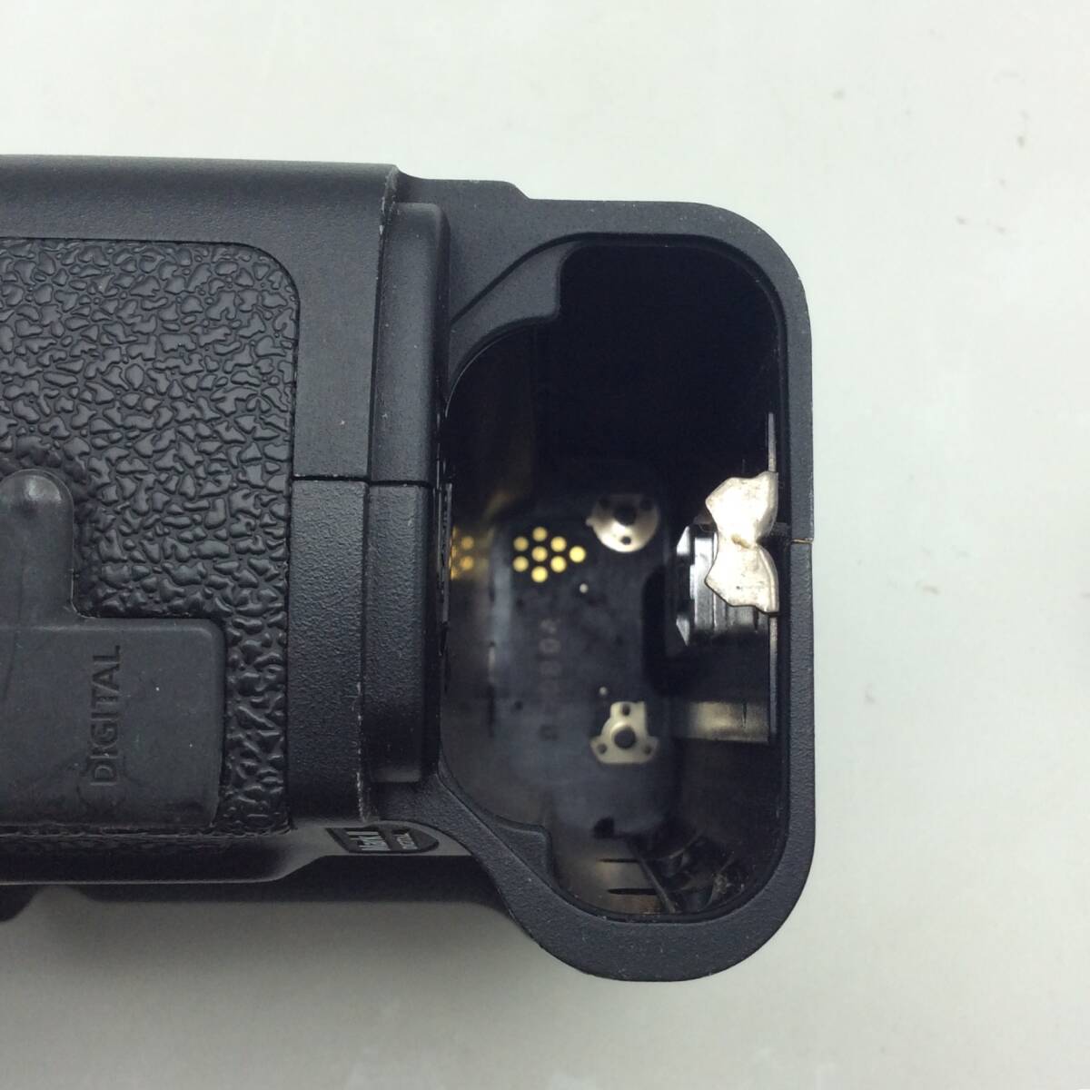 RR1★【通電/動作/精度未確認】デジタル一眼レフカメラ Canon キャノン EOS-1 D MarkⅡ DS126051 付属品あり 現状品 ジャンク品_画像9